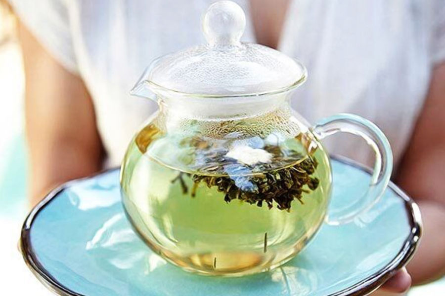 এই মলের মধ্যে মেশানো হয় গ্রিন টির চারা। এই চায়ের গুণাগুণ বেশি হওয়ার কারণও নাকি এটাই। পান্ডার মলের মধ্যে হজম না হওয়া বাঁশের এমন বহু উপাদান থাকে যা গ্রিন টির মধ্যে পাওয়া যায়।