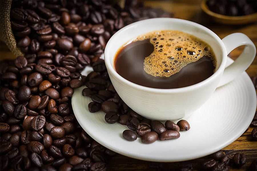 দামি কফির উল্লেখ করলে সবার প্রথমে কোপি লুয়াক কফির প্রসঙ্গ উঠে আসে। এই কফির গন্ধ দুর্দান্ত, ক্যাফিনের পরিমাণ কম। কিন্তু এই কফি মানুষ যখন-তখন খেতে পারেন না।