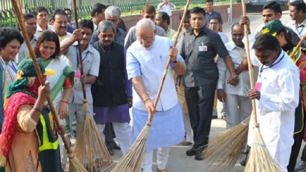 পরবর্তীতে ‘স্বচ্ছ ভারত অভিযান’-এর অংশ হিসেবে রাজুর নাম মনোনীত করেন দেশের প্রধানমন্ত্রী নরেন্দ্র মোদী। এর পর থেকে দেশের বিভিন্ন শহরে ঘুরে তিনি পরিচ্ছন্ন ভারত গড়ার প্রচার চালিয়েছিলেন।