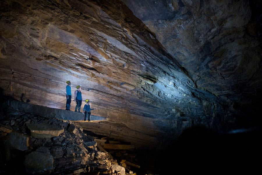আগে এই গুহা কোনও বিলুপ্ত সভ্যতার অংশ বলে মনে করা হলেও, বর্তমানে এই গুহা শুয়ের উপজাতির আধ্যাত্মিক এবং আনুষ্ঠানিক অনুশীলনের কেন্দ্র। দীর্ঘ দিন ধরেই শুয়েররা এখানে পূজার্চনা করে আসছেন।