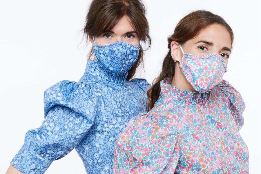 রংমিলন্তি মাস্ক: জামার রঙের সঙ্গে রং মিলিয়ে ম্যাচিং মাস্ক কিন্তু বেশ আকর্ষণীয়।পুজোর জামার সঙ্গে একই রকম মাস্ক রাখতে পারেন পছন্দের ঝুলিতে।