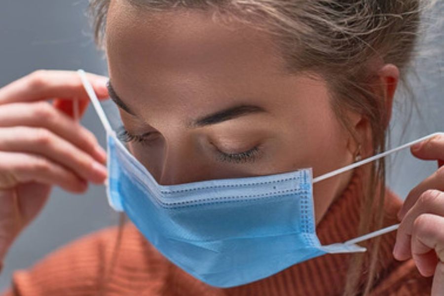 তবে মনে রাখবেন, যতই রকমারি মাস্ক ব্যবহার করেন না কেন, করোনা রোধে সারজিক্যাল মাস্কের জুড়ি মেলা ভার। 