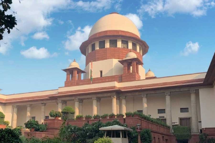 দাউদি বোহরা সম্প্রদায় থেকে বহিষ্কারের অনুশীলন একটি ‘সুরক্ষিত অনুশীলন’ হিসাবে চলতে পারে কি না, তা-ও জানাতে বলা হয়েছিল আদালতের তরফ থেকে।