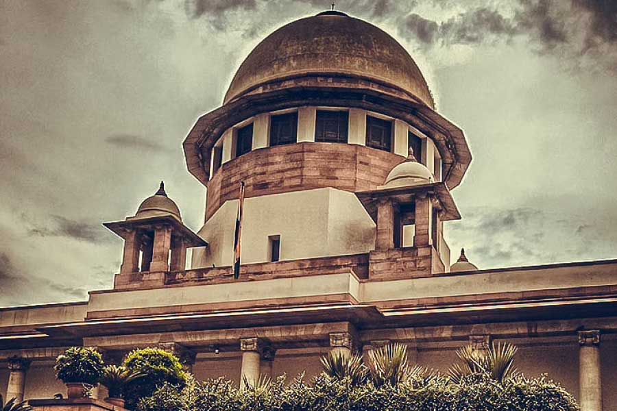 দাউদি বোহরা সম্প্রদায়ের ধর্মীয় রীতি অনুযায়ী, কাউকে সেই সম্প্রদায় থেকে বহিষ্কার করার পরে সামাজিক ভাবে বয়কট করার পাশাপাশি ধর্মীয় উপাসনালয়েও তাঁদের প্রবেশ নিষিদ্ধ করা হয়।