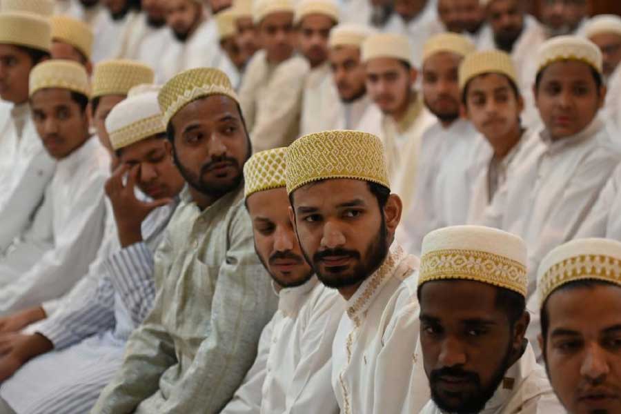 সেই পিটিশনে বলা হয়, সম্প্রদায় থেকে বহিষ্কারের ক্ষমতা সৈয়দনার কাছে থাকে। আর এর মাধ্যমেই সম্প্রদায়ের বিভিন্ন বিষয়গুলো পরিচালনা করেন। ১৯৬২ সালে, সুপ্রিম কোর্টের পাঁচ বিচারপতির বেঞ্চ ১৯৪৯ সালের আইনটি বাতিল করে।