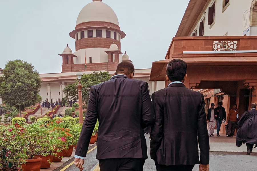 অভিযোগগুলি সত্যি কি না জানতে ১৯৭৭ সালে বিচারপতি নরেন্দ্র নাথওয়ানির নেতৃত্বে একটি কমিশন গঠন করা হয়েছিল। এর দু’বছর পর ওই কমিশন রিপোর্ট পেশ করে জানায় সামাজিক বয়কটের অভিযোগগুলি ভিত্তিহীন নয় এবং সুপারিশ করে যে সামাজিক বয়কটকে বেআইনি করা উচিত।