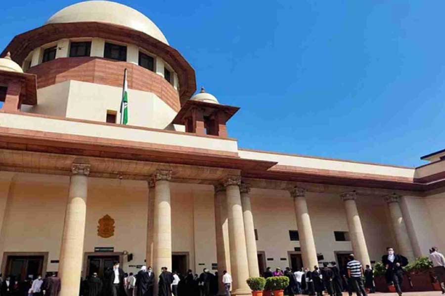 কিন্তু নরিম্যান এই বিষয়ে লিখিত বিবৃতি দেওয়ার ব্যাপারে অসম্মতি প্রকাশ করেন। এর পরই আদালতের তরফে ১১ অক্টোবর এই মামলার চূড়ান্ত রায় ঘোষণার দিন হিসাবে ধার্য করা হয়।