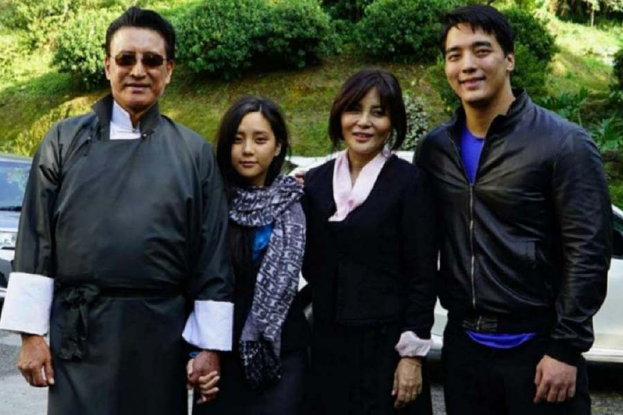 মুম্বইয়ের বিলাসবহুল বাড়িতে দিন কাটালেও প্রতি বছর বর্ষার সময় পরিবার-সহ সিকিমে আসেন গাওয়া।