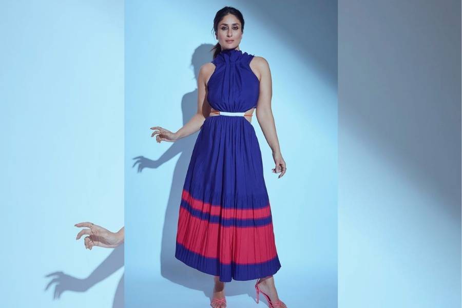 ওয়েস্টার্ন সাজে করিনার প্রিয় হল নানারকম উজ্জ্বল রঙের ও প্রিন্টের মধ্যে লম্বা ঝুলের পোশাক। পুজোয় যারা শাড়ি ছাড়াও অন্যরকম কিছু পরতে চান তাঁরা এই রকম সাজ ট্রাই করে দেখতে পারেন। 