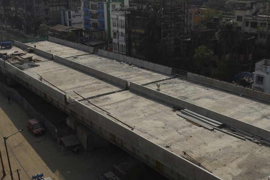 উদ্বোধনের পরেই টালা সেতুতে বাস চালানোর আবেদন জানিয়েছিল বেসরকারি বাস মালিকদের সংগঠনগুলি। সেই আবেদন জমা পড়েছিল পরিবহণ দফতরে। কিন্তু সেই আবেদন পত্রপাঠ খারিজ করে দিয়েছে রাজ্য প্রশাসন।