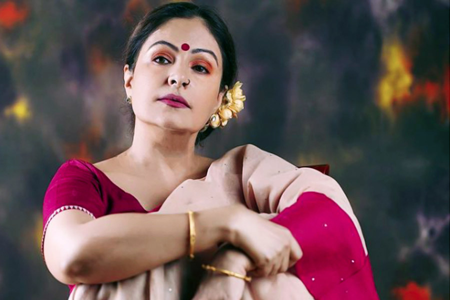 এই ভাবে প্রতারিত হওয়ায় মানসিক দিক দিয়ে ভেঙে পড়েন তিনি। পরিবারের সদস্যরা পাশে থাকলেও তিনি এই ঘটনায় মর্মাহত হয়েছিলেন।