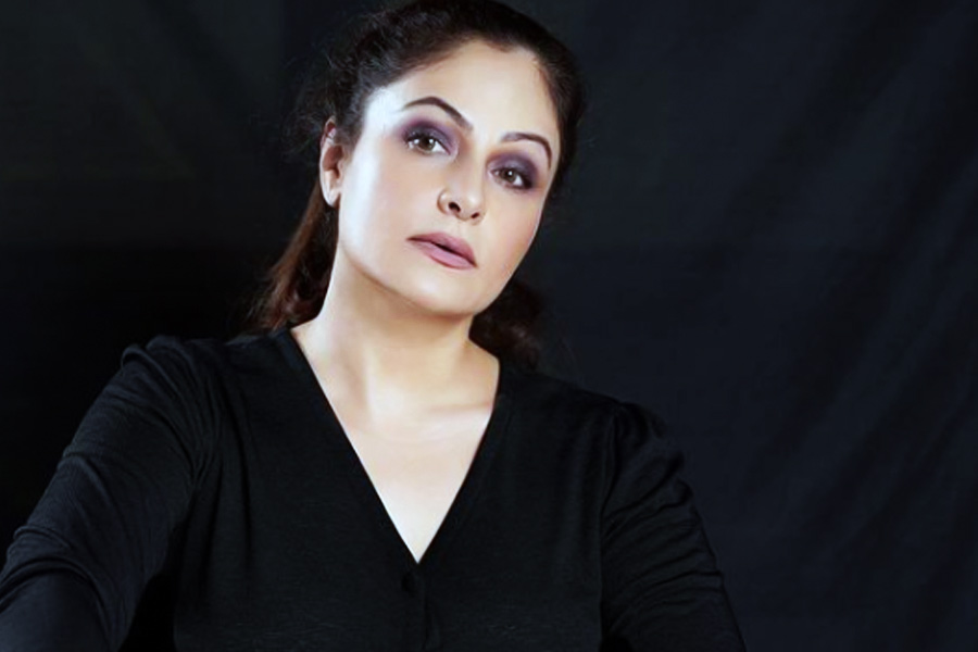 প্রথম ছবিতেই বাদ পড়ার পর ভবিষ্যতে আর কোনও কাজ পাবেন কি না তা নিয়েও অনিশ্চয়তা কাজ করছিল অভিনেত্রীর মধ্যে। তাঁকে ছবি থেকে বাদ দেওয়ার কারণও আয়েশার কাছে স্পষ্ট ছিল না।