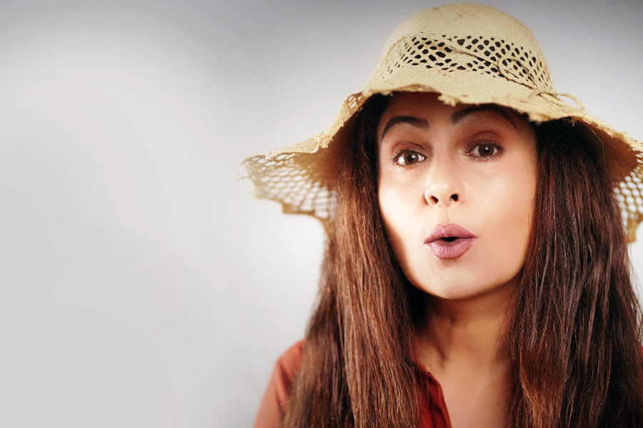 এই সিনেমার শ্যুটিং চলাকালীনও তিনি আগেকার ঘটনা নিয়ে চিন্তিত থাকতেন। কিন্তু ‘কুরবান’ ছবির সঙ্গে যুক্ত সদস্যেরা সকলেই ভরসা দিয়েছিলেন তাঁকে।