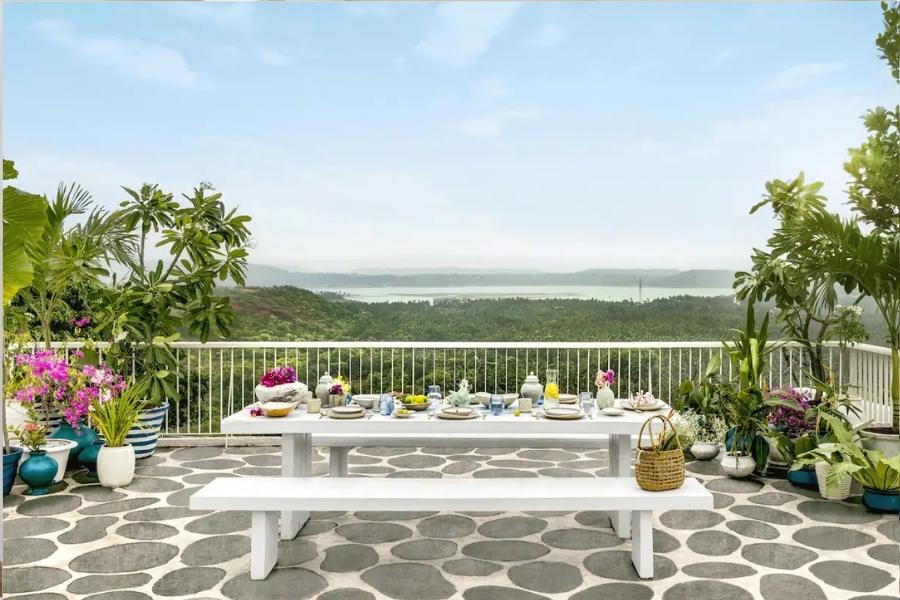 যেখানে বসে কফি কাপ হাতে উপভোগ করা যাবে সকালের সূর্যোদয় থেকে বিকেলের সূর্যাস্ত।