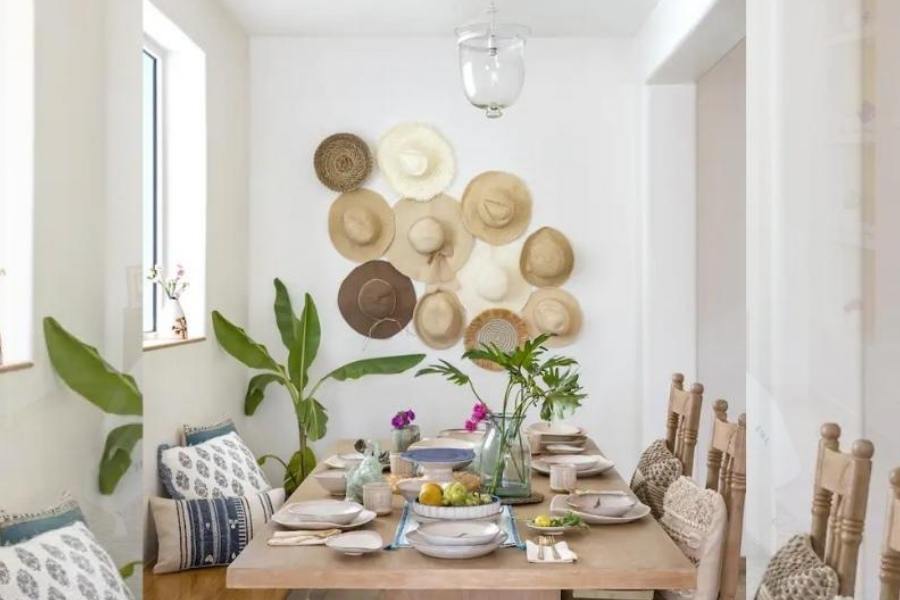 ঝাঁ চকচকে ঘর থেকে বিলাসবহুল ডাইনিং, স্যুইমিং পুল থেকে ওপেন টেরেস। সামনে সমুদ্র। এই বাড়ি কোনও পাঁচতারা হোটেলের থেকে কম নয়। 