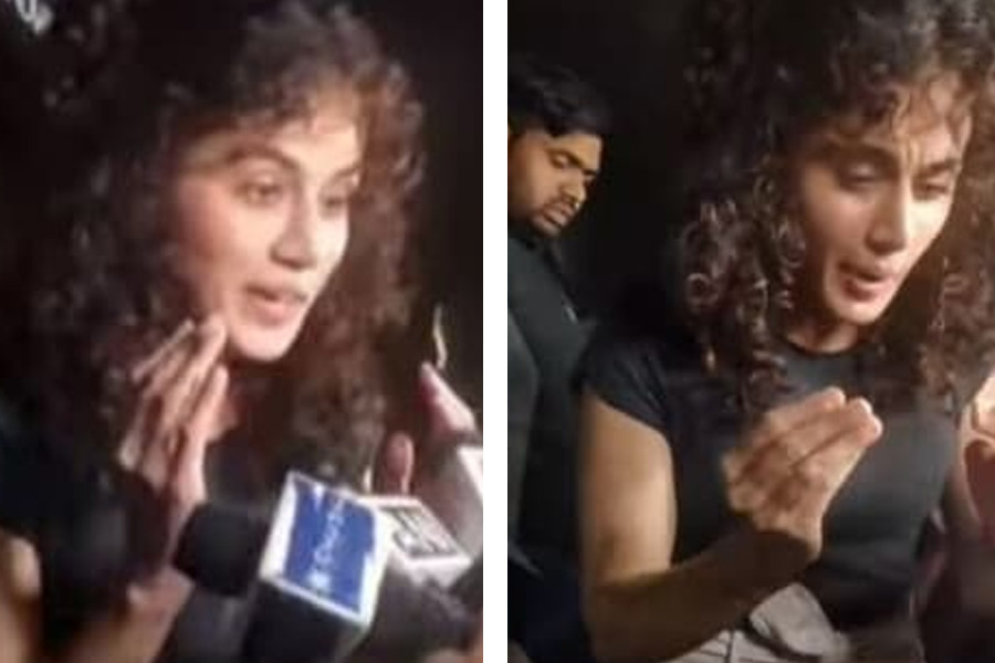 বুধবার রাজু শ্রীবাস্তবের মৃত্যুর পর পাপারাৎজি ছেঁকে ধরেছিল তাপসী পান্নু্কে। 