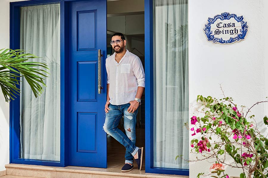 জার্সি নম্বর ১২। খেলার মাঠে এই জার্সি পরে আর খেলতে না পারলেও  অনুরাগীদের জন্য অভিনব উদ্যোগ নিয়েছেন যুবরাজ সিংহ।