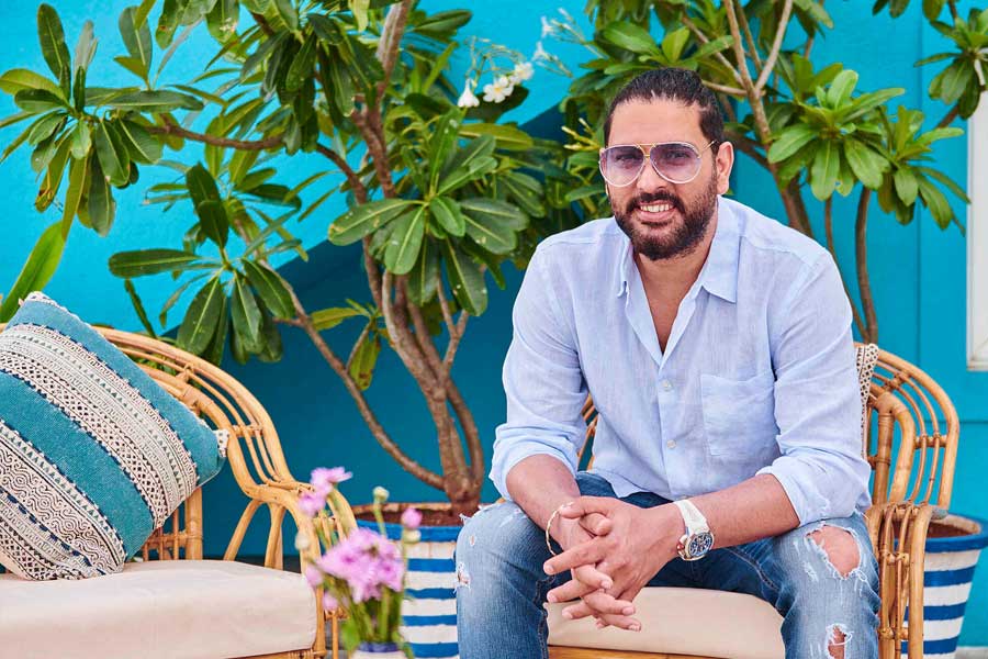 যুবরাজ নিজের ইনস্টাগ্রাম অ্যাকাউন্টে বাড়ির ছবি পোস্ট করে জানান, ছয় জন তাঁর বাড়িতে এসে থাকার সুযোগ পাবেন। বাড়িতে কী কী সুবিধা পাওয়া যাবে তা-ও জানিয়েছেন তিনি।