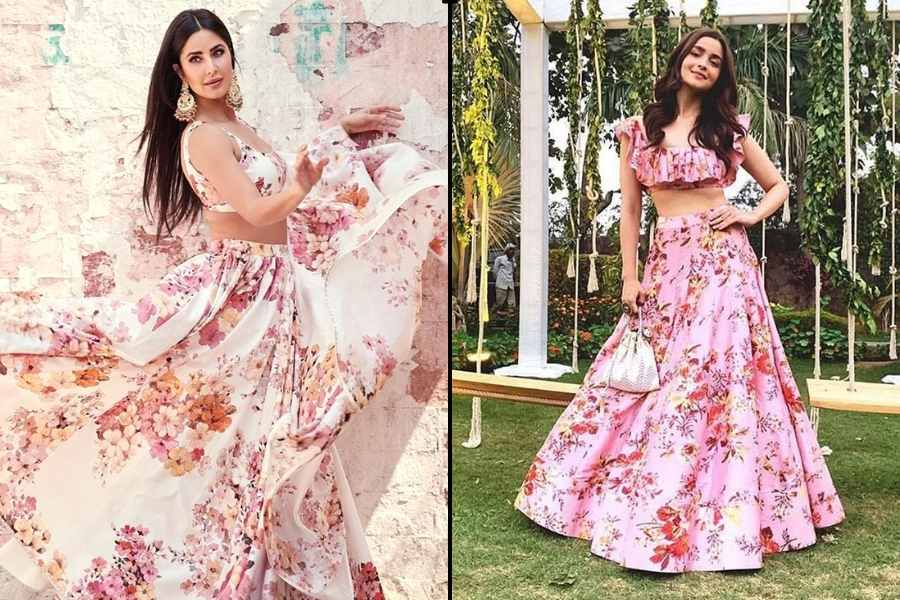 প্রিন্টেড লেহঙ্গা: শুধু বিয়ে বাড়িতেই লেহঙ্গা পরা যাবে, এমন কোনও নিয়ম নেই।  সোনালী জরির কাজ করা একটা প্রিন্টেড লেহঙ্গা রাখতেই পারেন পুজোর সাজের রুটিনে। 