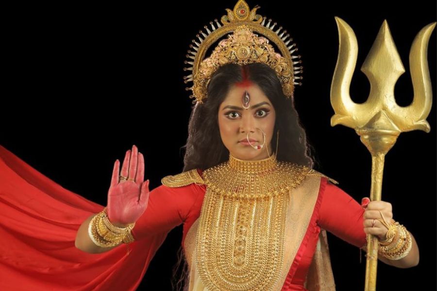 সেখানেই দুর্গারূপে ধরা দিয়েছেন সোনামণি।