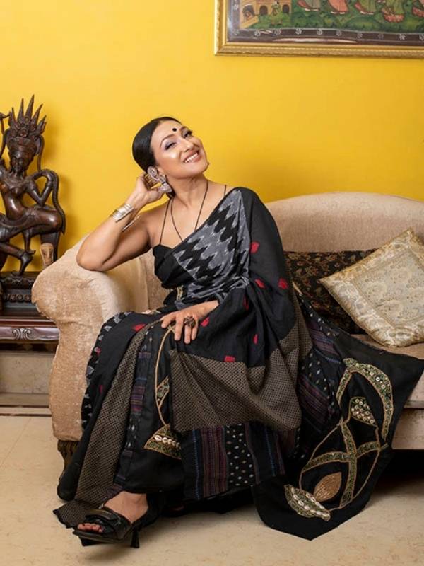 ছোটবেলার সেই প্রিয় বন্ধুই এখন স্বামী। কৈশোরের সেই প্রেম বাঁধা পড়েছে দাম্পত্যে। 