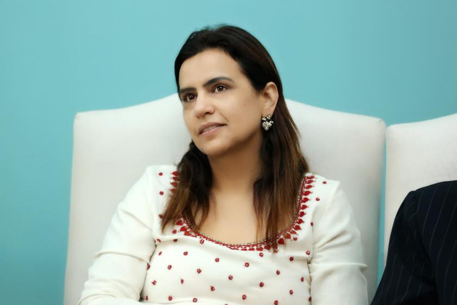 যোগিতাই কয়েক বন্ধুদের সাহায্যে ওই আহত ব্যক্তিকে হাসপাতালে নিয়ে যান। আহতের পরিবারের সদস্যদের ফোন করে বিষয়টি জানান তিনি।