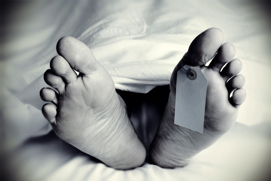 আহতকে হাসপাতালে ভর্তি করতে নিয়ে গিয়ে যোগিতা প্রত্যক্ষ করেন সরকারি হাসপাতালের বেহাল অবস্থা। প্রয়োজনীয় সব ব্যবস্থা করে আহতের চিকিৎসা শুরু হতে হতে আরও কয়েক ঘণ্টা পেরিয়ে যায়। কিছু ক্ষণ পর চিকিৎসকরা যোগিতাকে এসে জানান, ওই ব্যক্তি মারা গিয়েছেন। 