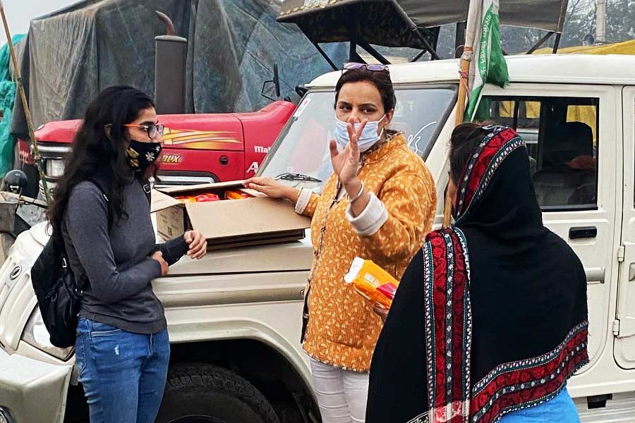 এর পর সমাজসেবার কাজে ব্রতী হতে যোগিতা বিমান সংস্থার চাকরি ছেড়ে দেন। এই বিষয়ে তিনি বলেন, ‘‘আমার চাকরি ছেড়ে দেওয়া জীবনের সবচেয়ে আনন্দের মুহূর্ত ছিল। আমি অনেক আগেই চাকরি ছাড়তে পারতাম।’’