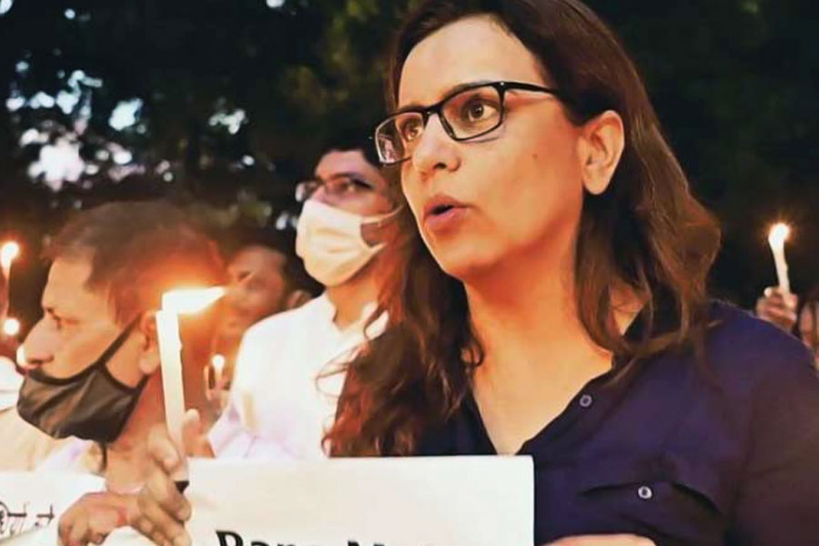 এই সময় নির্যাতিতার বাবা-মায়ের পাশে দাঁড়িয়েছিলেন যোগিতা। মাসের পর মাস দোষীদের শাস্তির দাবিতে বিভিন্ন বিক্ষোভ মিছিলের আয়োজন করেন তিনি। যোগিতার প্রতিবাদের আওয়াজ পৌঁছেছিল সরকারের কানেও।