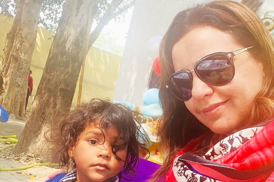 অর্থনৈতিক ভাবে দুর্বল হাজারেরও বেশি মহিলাকে গাড়িচালক, গৃহস্থালির কর্মী এবং গাড়ি সাফাইকর্মী হিসাবে নিয়োগ করেছেন যোগিতারা।