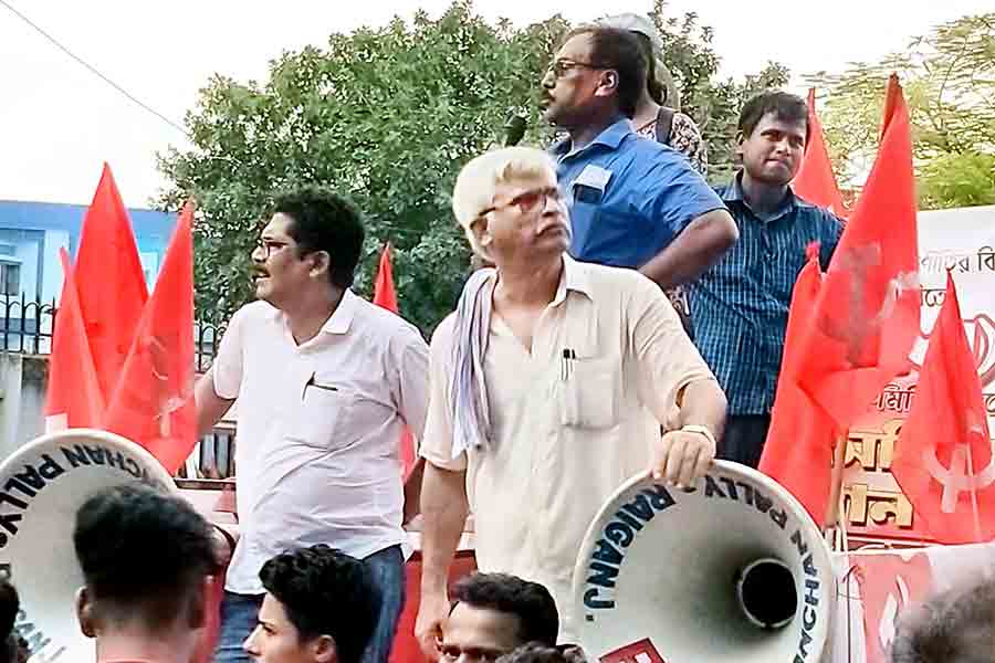 অভিযানে সুজন চক্রবর্তী। নিজস্ব চিত্র