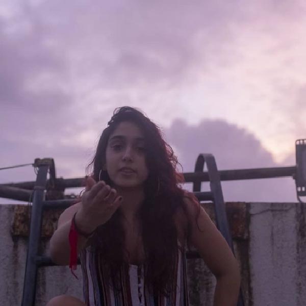 বাবার মতো অভিনয়কে পেশা হিসাবে বাছেননি ইরা। ক্যামেরার পিছনে থাকতেই তিনি স্বচ্ছন্দ। গ্রিক নাটক ‘মেদেয়া’ পরিচালনা করেছেন। যেখানে ভারতীয় ক্রিকেটার যুবরাজ সিংয়ের স্ত্রী হ্যাজেল কিচ প্রধান ভূমিকায় অভিনয় করেছিলেন।