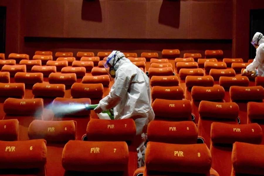 এ বছর করোনার ভয় কেটেছে বেশ খানিকটাই। পুজোর মেজাজে আমজনতাকে হলমুখী করতে তাই আটঘাট বেঁধে নেমে পড়েছেন একাধিক নির্মাতা ও প্রযোজনা সংস্থা। 