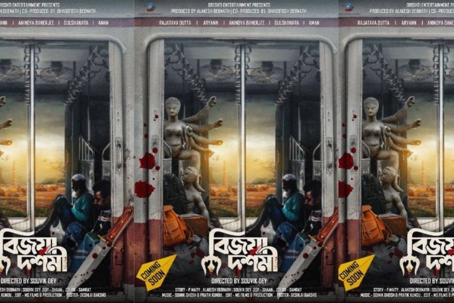 বিজয়া দশমী: এই পুজোতে দর্শকদের ক্রাইম থ্রিলার ঘরানার ছবি উপহার দিতে চলেছেন পরিচালক শৌভিক দে। রজতাভ দত্ত, আরিয়ান ভৌমিক-সহ একঝাঁক নতুন তারকা নিয়ে তৈরি হয়েছে ‘বিজয়া দশমী’।