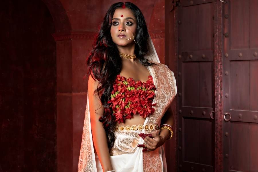 অভিনেত্রীর ছোটবেলা কেটেছে কাটোয়ার বাড়িতে। সেখানে এক বিখ্যাত কালী আছেন ‘ক্ষেপি মা’ নামে। মহা ধুমধাম করে হয় ‘ক্ষেপি মা’-এর আরাধনা। এ দিকে, আদর করে শ্রুতিকে তার নিজের মা ডাকেন ওই ‘ক্ষেপি মা’ নামেই।  