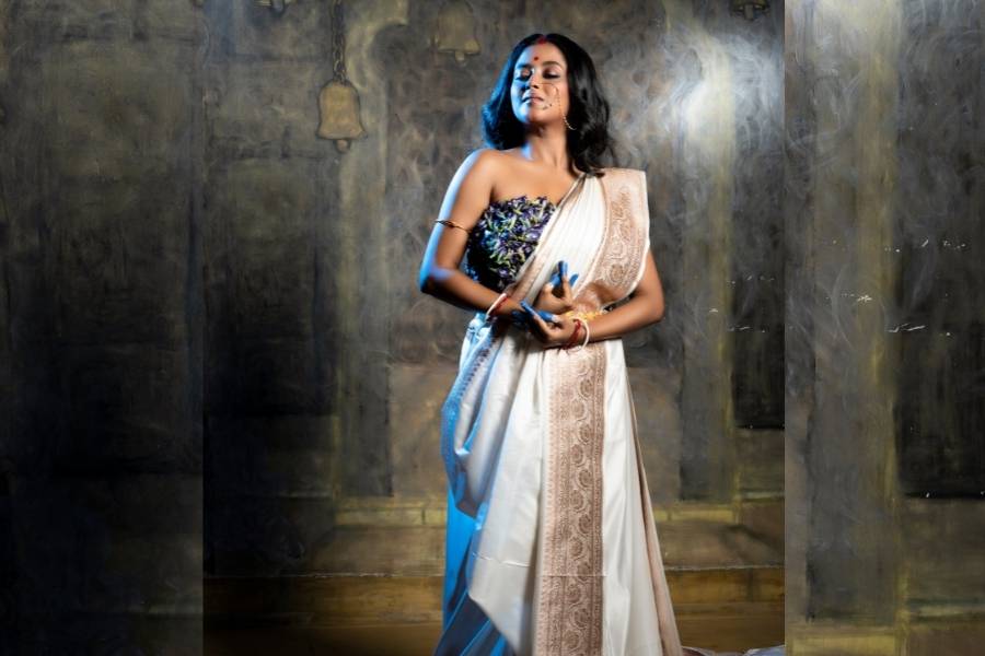 মা কালীর ভক্ত হিসেবে শ্রুতির প্রিয় ফুল জবা হলেও তিনি ভালবাসেন নীল অপরাজিতা। আসলে মনে মনে তিনি ভালবাসেন স্বয়ং মহাদেবকে। 