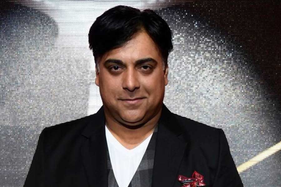 টেলিদুনিয়ায় অন্যতম জনপ্রিয় মুখ অভিনেতা রাম কপূর। ‘বড়ে অচ্ছে লগতে হ্যায়’ ধারাবাহিকের পর থেকেই তাঁর জনপ্রিয়তা যে কোনও অভিনেতার জন্যই ঈর্ষণীয়। প্রতি পর্ব পিছু টেলিভিশনে অভিনয়ের জন্য তিনি পান ১.২৫ লক্ষ টাকা। 