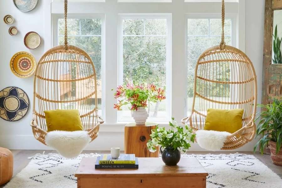 ঘর সাজানোর চাবিকাঠি কিন্তু আপনার মনে। নিজেই সাজিয়ে দেখুন মনের মতো করে। কী ভাবে, কোথায় কী রাখলে ভাল দেখাবে, সেই পরামর্শ নিতে পারেন ইন্টিরিয়র ডিজাইনারের কাছেও। 