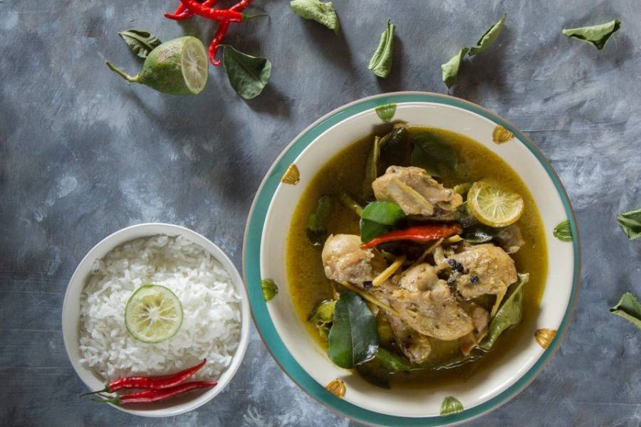 এই পুজোয় পাতে পড়ুক লেবু মরিচ চিকেন।