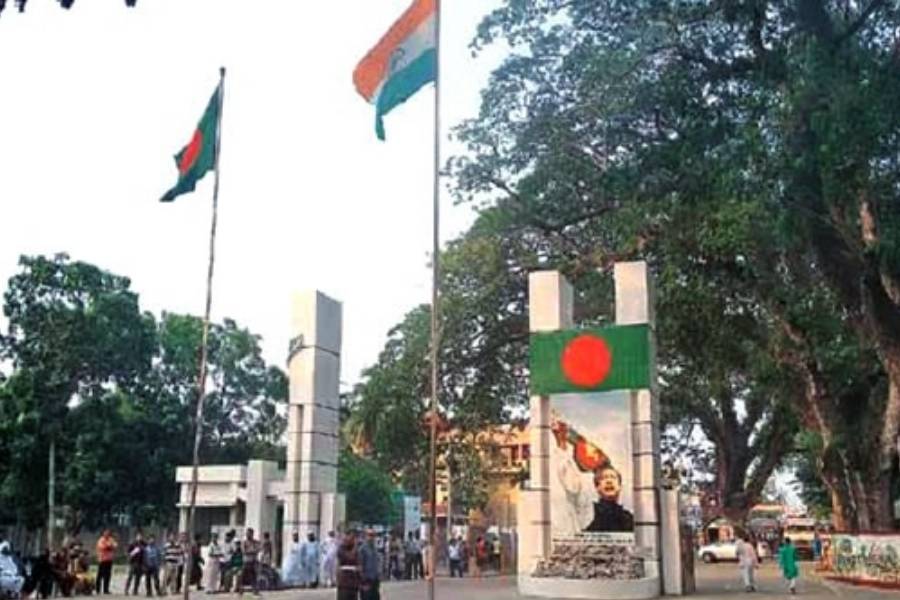 কলকাতার একাধিক ট্যুর অপারেটরদের মতে, ইদানিং এপার বাংলা থেকে পর্যটকদের বাংলাদেশে বেড়াতে যাওয়ার প্রবণতা ক্রমশ বাড়ছে। 