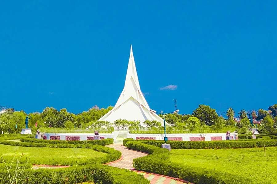 এই প্রসঙ্গে পশ্চিমবঙ্গের পর্যটন পরামর্শদাতা নির্মলেন্দু বসু জানান, এখনও এপার বাংলার অনেকেরই বাড়তি আকর্ষণ রয়েছে বাংলাদেশ ভ্রমণের প্রতি।