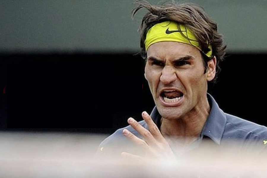 রজার ফেডেরার মানে তো শান্ত, নম্র, ভদ্র একজন মানুষ। যিনি জয়, হার সব কিছুই নেন হাসি মুখে। এই ছবিই তো দেখে অভ্যস্ত টেনিস দুনিয়া। কিন্তু ২০ বছর আগের ফেডেরারকে মনে পড়ে?