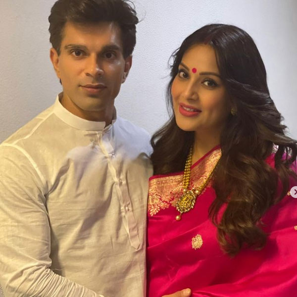 চিরাচরিত বাঙালি বেশে মায়ের হাতে পাত পেড়ে সাধ খেয়েছেন বিপাশা। ৮ সেপ্টেম্বর ইনস্টাগ্রামে সে ছবিও পোস্ট করেছেন বলিউডের এই বাঙালি নায়িকা। তাতে দেখা গিয়েছে পঞ্চব্যাঞ্জনের স্বাদ নিতে ব্যস্ত বিপাশা। পরনে পুরোদস্তুর বাঙালি ধাঁচের সাজ। গোলাপি বেনারসির সঙ্গে মানানসই সোনার গয়না। সিঁথিতে গাঢ় সিঁদুর।