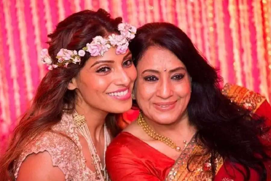 মায়ের ভালবাসা উপুড় করা ওই আয়োজনের পর তাঁকে নেটমাধ্যমে কৃতজ্ঞতাও জানিয়েছিলেন বিপাশা। লিখেছিলেন, ‘আমার সাধ, ধন্যবাদ মা!’