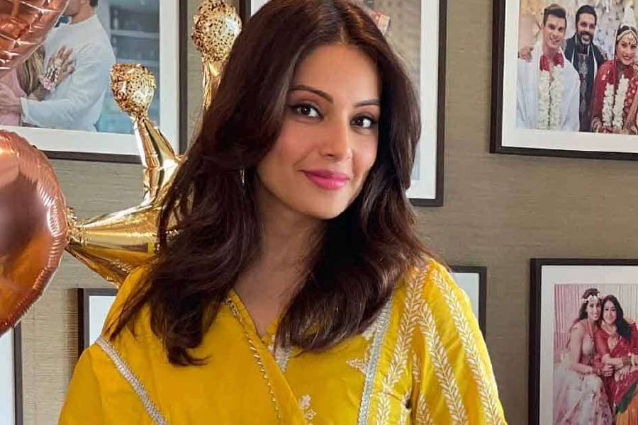 সাধের অনুষ্ঠানে অতিথিরা যাতে কোভিডের যাবতীয় স্বাস্থ্যবিধি মাথায় রাখেন, সে পরামর্শও দিয়েছেন হবু মা এবং তাঁর জীবনসঙ্গী।