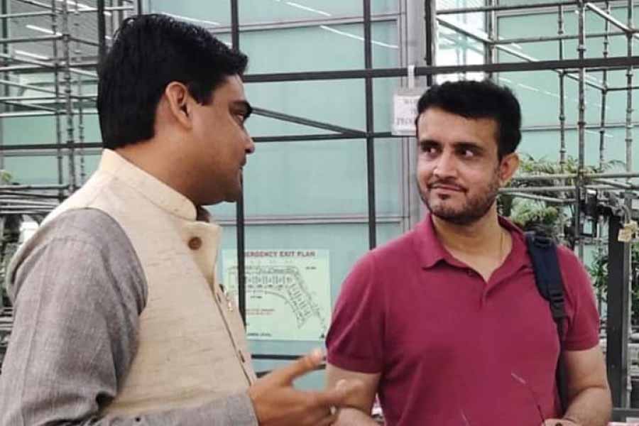 শান্তনু ঠাকুরের সঙ্গে সাক্ষাৎ সৌরভের।
