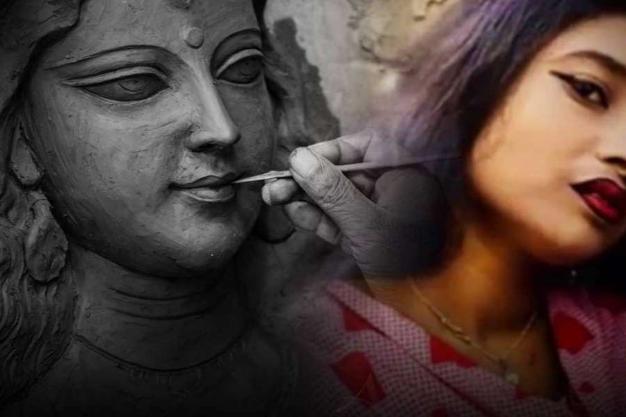 অন্ধকারাচ্ছন্ন যৌনপল্লির মাটি ছাড়া আলোয় মুখরিত দুর্গাপুজো অসম্পূর্ণ। যে উৎসবে সমগ্র নারীজাতির আরাধনায় মেতে ওঠে আপামর বাংলা। 