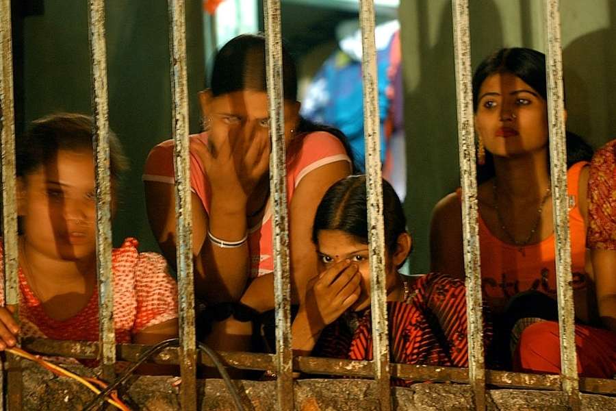 সমাজে যৌনকর্মীরা ব্রাত্য হলেও তাঁরাও এই সমাজেরই অংশ, একই নারীশক্তির আধার। সমাজতাত্ত্বিকদের মতে, সকল স্তরের নারীর শক্তিকে এক করার তোলার উদ্দেশেই এই প্রথার শুরু। 