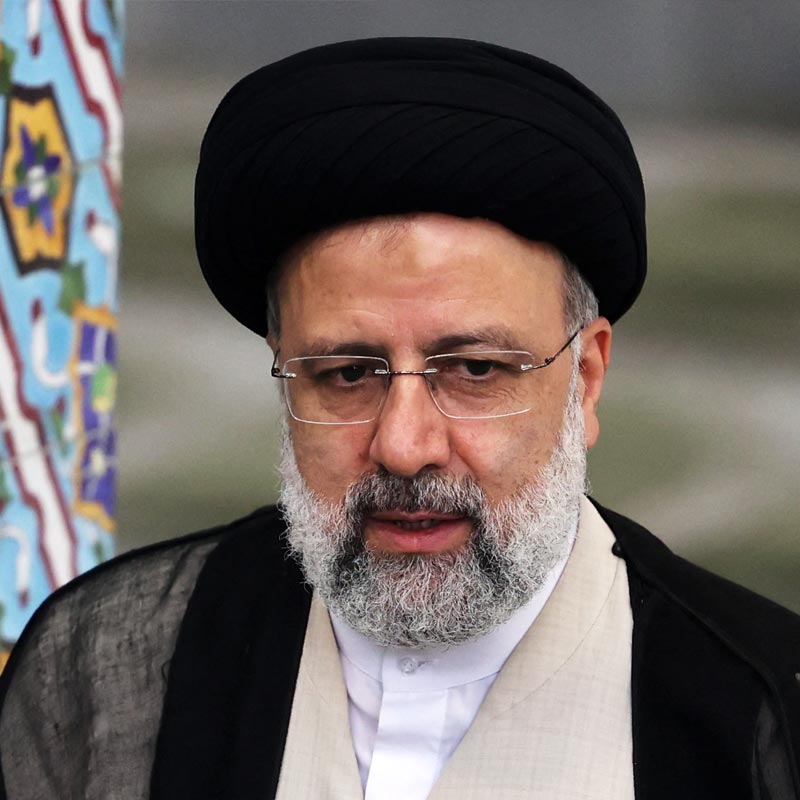 ব্রিটিশ সংবাদমাধ্যমের দাবি, বিক্ষোভকারীদের দমনে আরও একটি পন্থা নিয়েছে ইরান সরকার। রাস্তায় নামানো হয়েছে হাজার সাতেক হিজাবধারী সশস্ত্র মহিলা কম্যান্ডো। এ সবই নাকি ইরানের প্রেসিডেন্ট ইব্রাহিম রাইসির নির্দেশে করা হয়েছে।