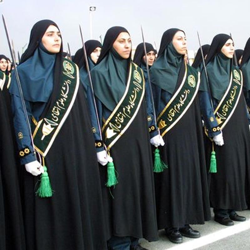 সংবাদমাধ্যমে প্রতিবেদন অনুযায়ী, ১৯৭৯ সালে বিপ্লবের মাধ্যমে রাজতন্ত্রের অবসানের পর ইসলামিক প্রজাতন্ত্র গঠিত হওয়ার বহু বছর পর মহিলারা দেশের সেনাবাহিনীতে ঢোকার সুযোগ পান। সেনাবাহিনীতে গঠন করা হয়েছিল ফারাজা পাবলিক সার্ভিস অর্গানাইজেশন। যার দেশের পুলিশ বাহিনীর সঙ্গে সংযুক্ত। ওই সংগঠনই মহিলা কম্যান্ডোদের এই ইউনিটটি গড়ে তোলে।